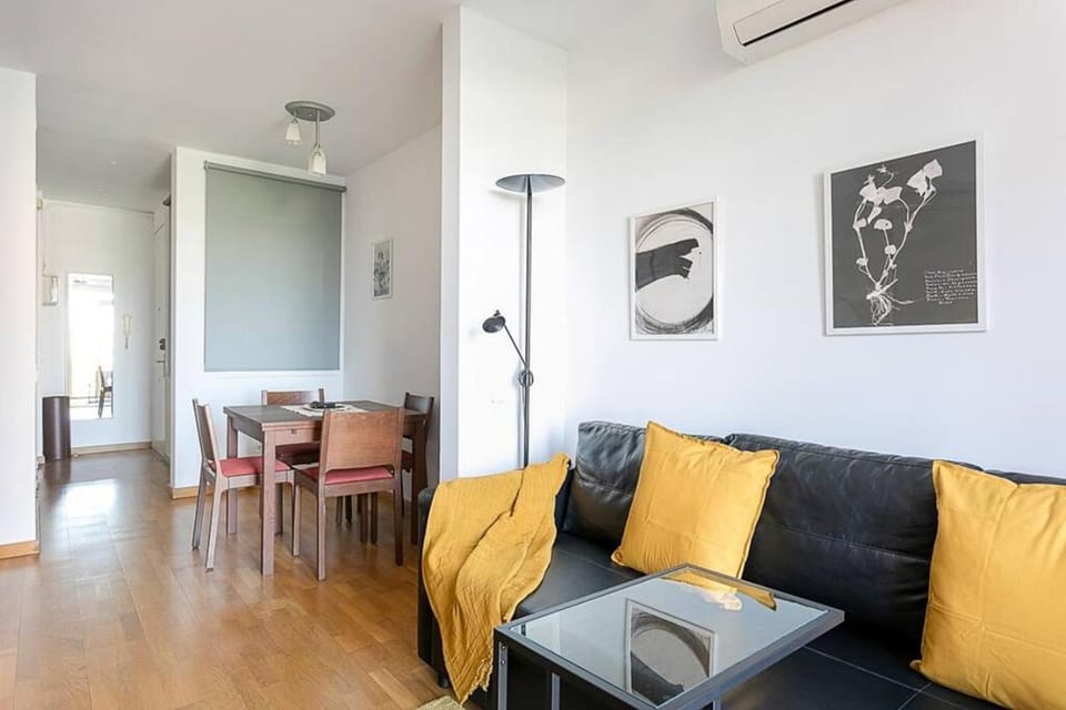 Relax In A Chic Apartment In Sants Apartment in Barcelona