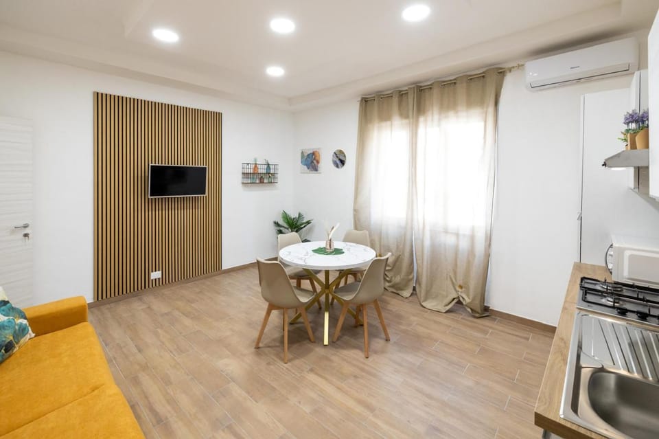 TV and multimedia, Kitchen or kitchenette, Living room, Dining area, oven, stove