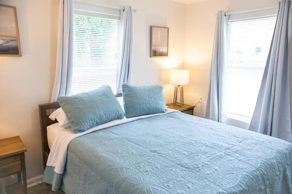 Cozy Cottage only 4 Blocks from the Ocean House in Jacksonville Beach