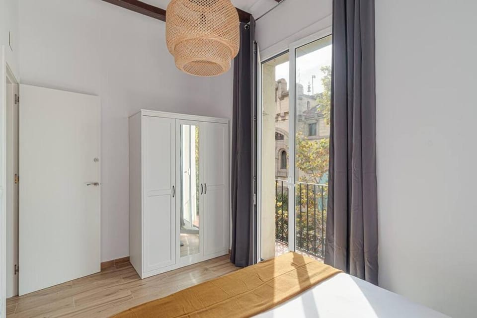 Live Like A Local In Eixample Apartment in Barcelona