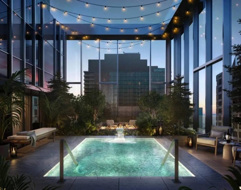 Modern DTLA 1BR l High Rise Pool Gym Apartment in Los Angeles