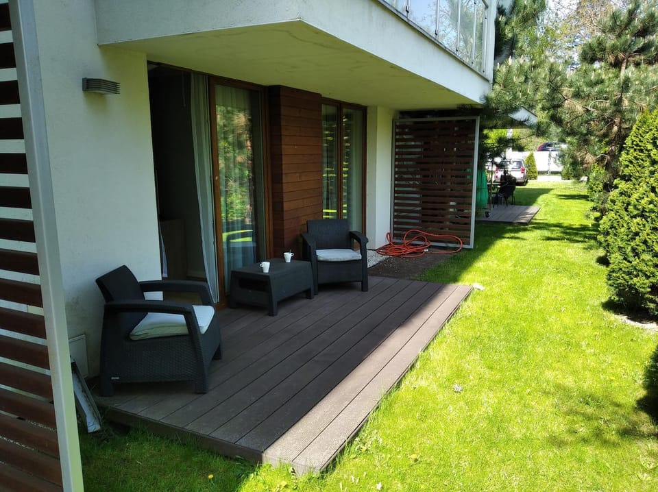 Property building, Patio, Day, Garden, Balcony/Terrace, Seating area, Garden view