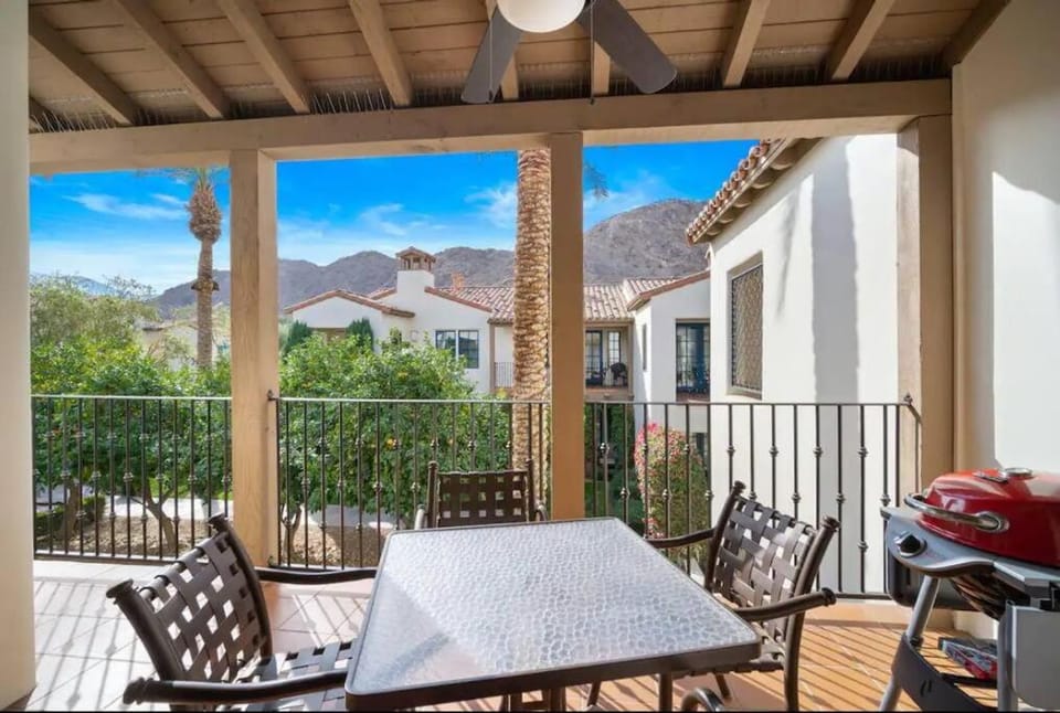 Villa in La Quinta- Patio, Fireplace- 1 Bed with Separate Living Room Villa in Indian Wells