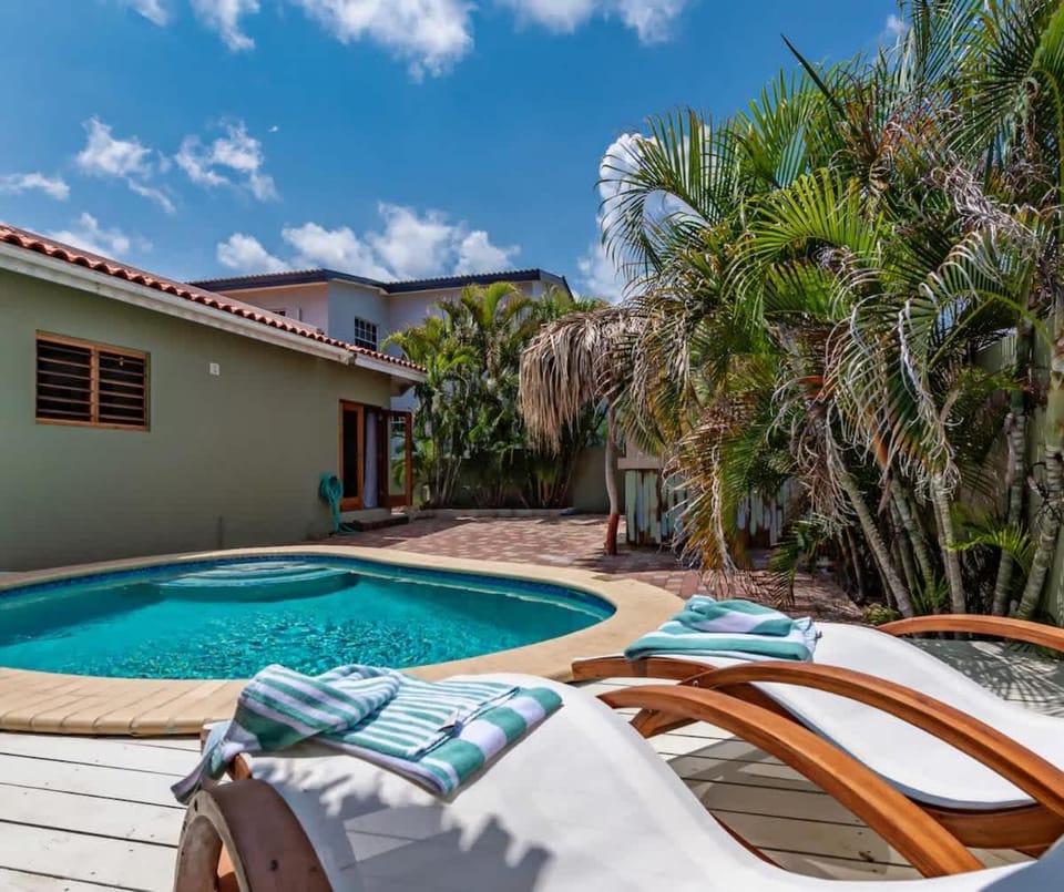 Hofi Paradise House in Willemstad