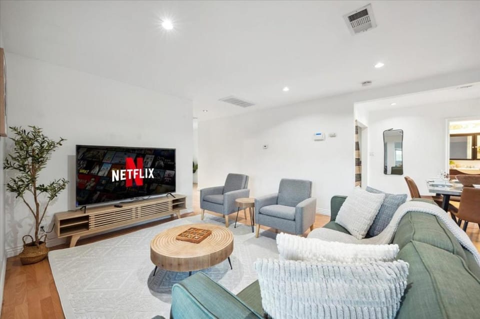 Living room, Evening entertainment