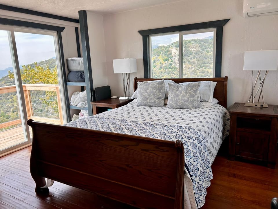 Mystic Mountain Retreat House in Sierra Nevada
