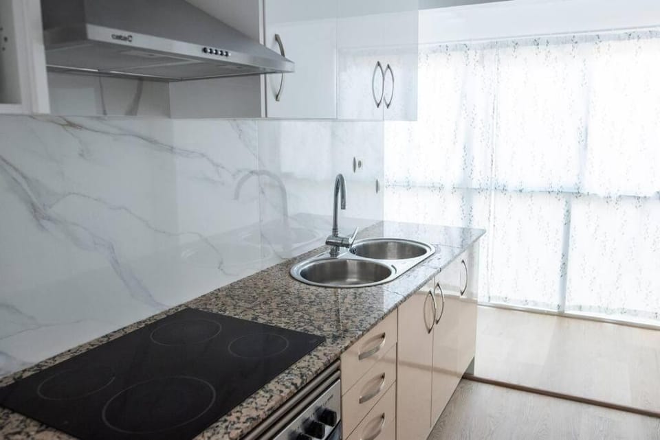 Kitchen or kitchenette, pet friendly, stove