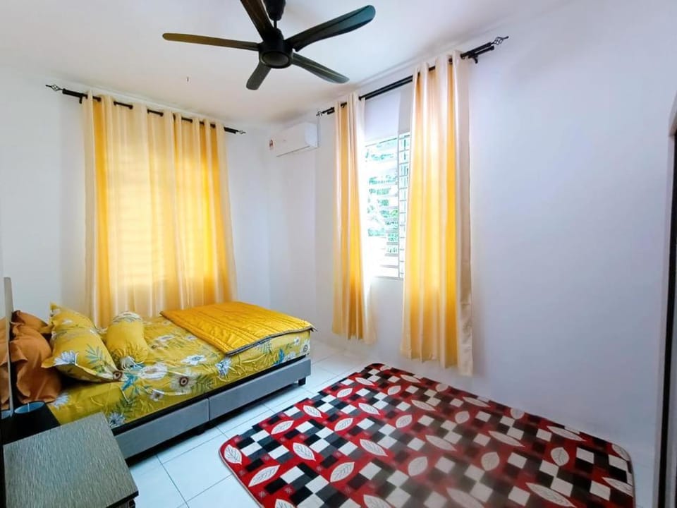 HomeSTAY TAMAN MANJUNG POINT LUMUT PERAK House in Perak