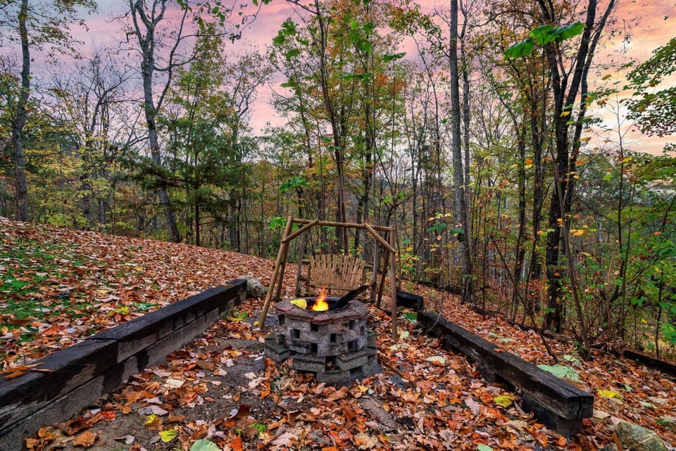 Deja View Serene Mountain Cabin for a Family Get-away with a Hot tub Sauna Fire pit that is Pet Friendly Cabin in Sevier County