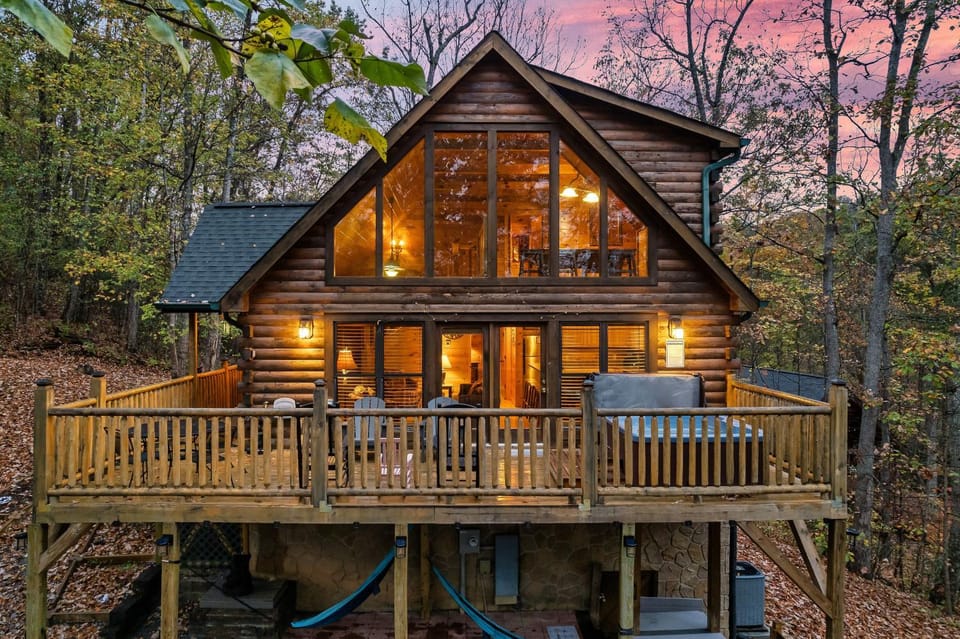 Deja View Serene Mountain Cabin for a Family Get-away with a Hot tub Sauna Fire pit that is Pet Friendly Cabin in Sevier County