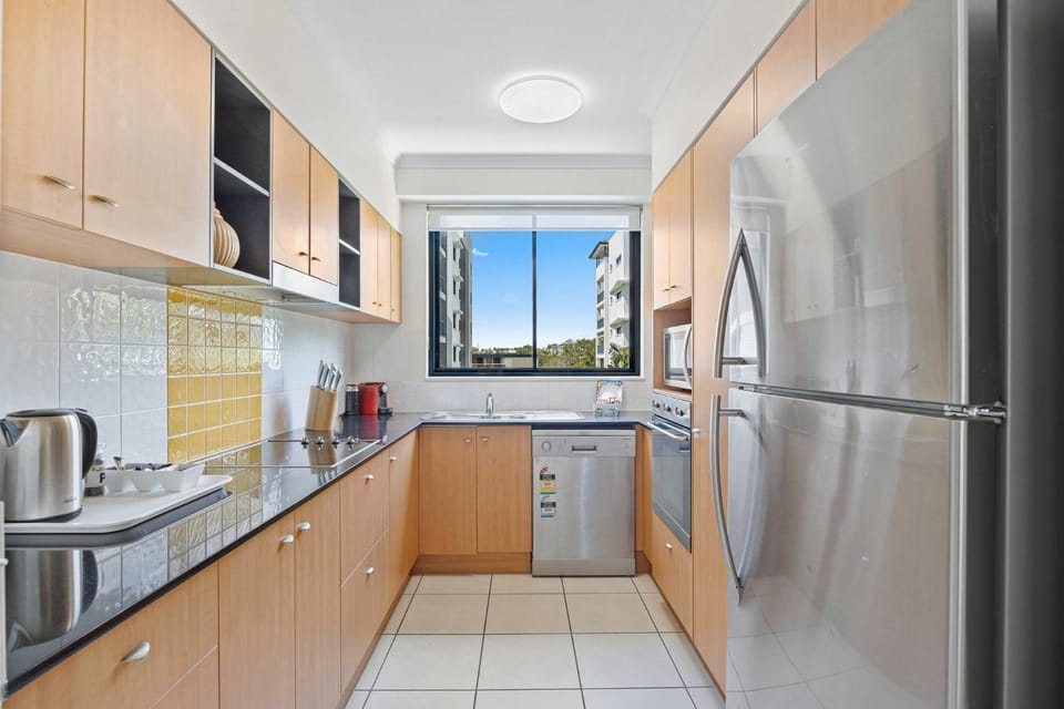 Beachside 2-Bed with Pools Gym BBQ and Parking Apartment in Maroochydore