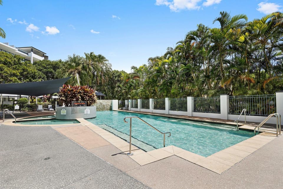 Beachside 2-Bed with Pools Gym BBQ and Parking Apartment in Maroochydore