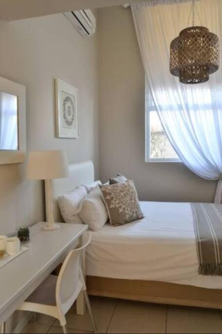 Bed, Photo of the whole room, Seating area, Bedroom, air conditioner