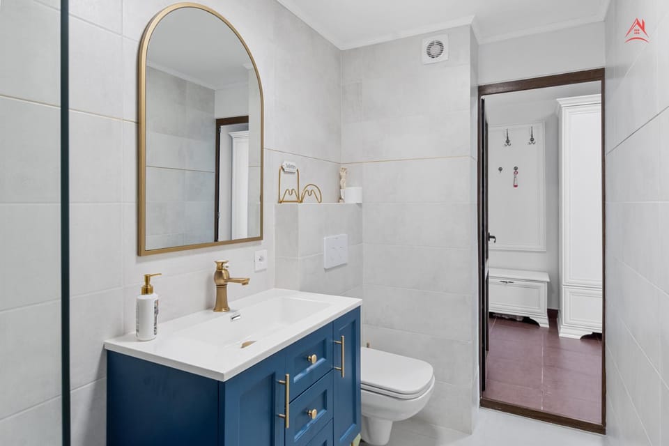 Toilet, Bathroom, towels