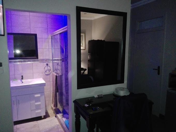 Bathroom, TV and multimedia, Kitchen or kitchenette, minibar