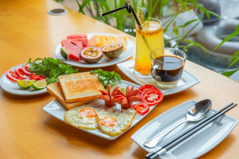 Food and drinks, Food, Breakfast, Continental breakfast, Lunch, Dinner