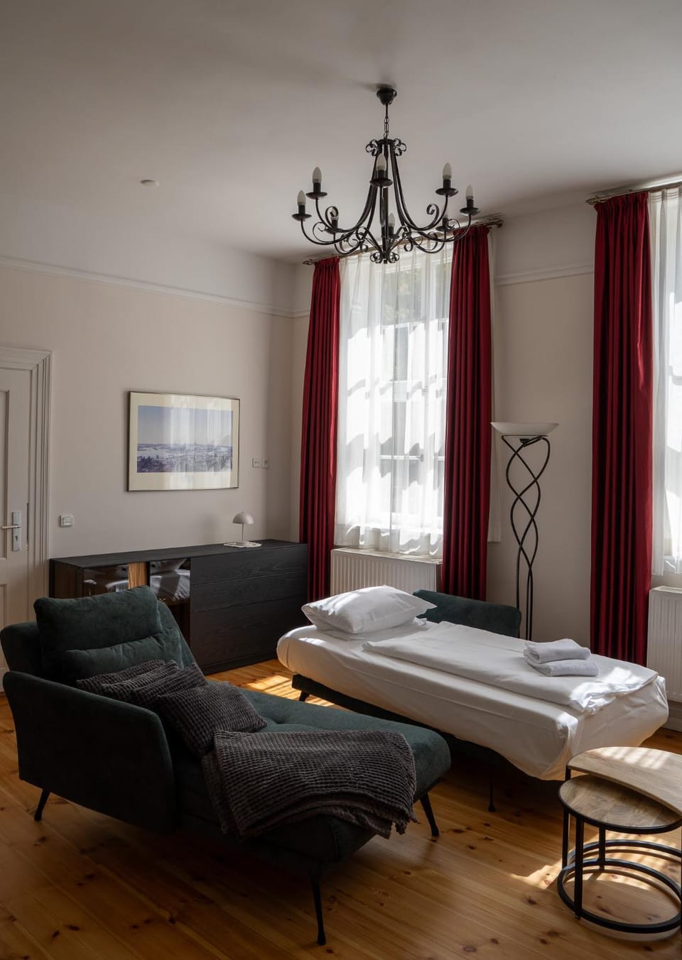 Bed, Living room, Seating area