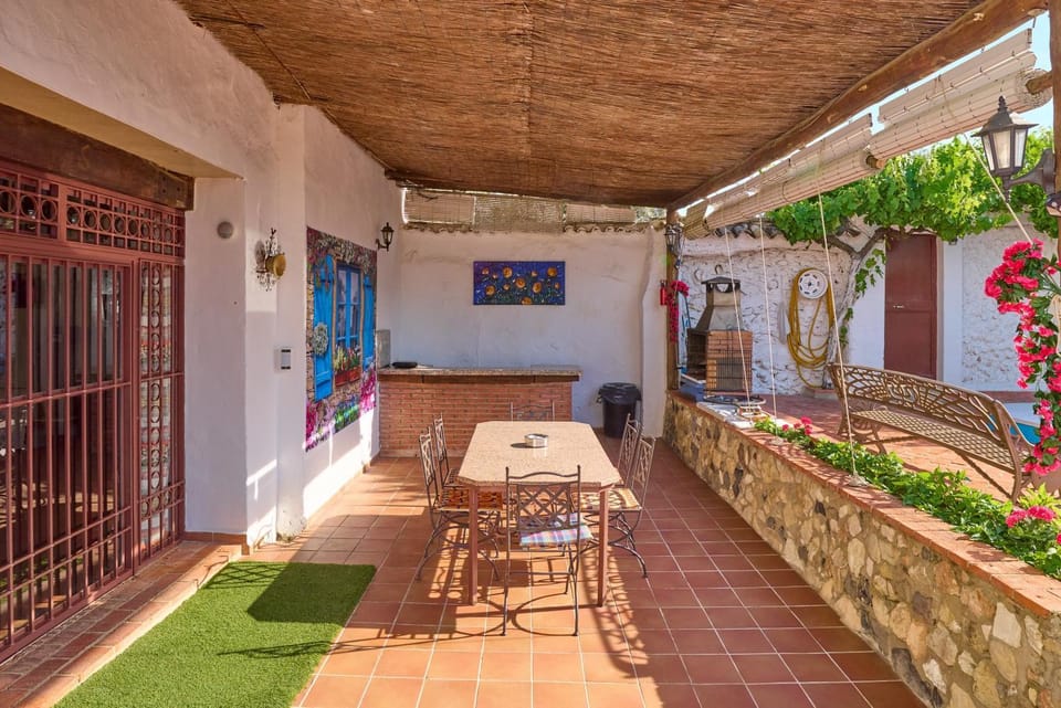 Property building, Balcony/Terrace, Living room