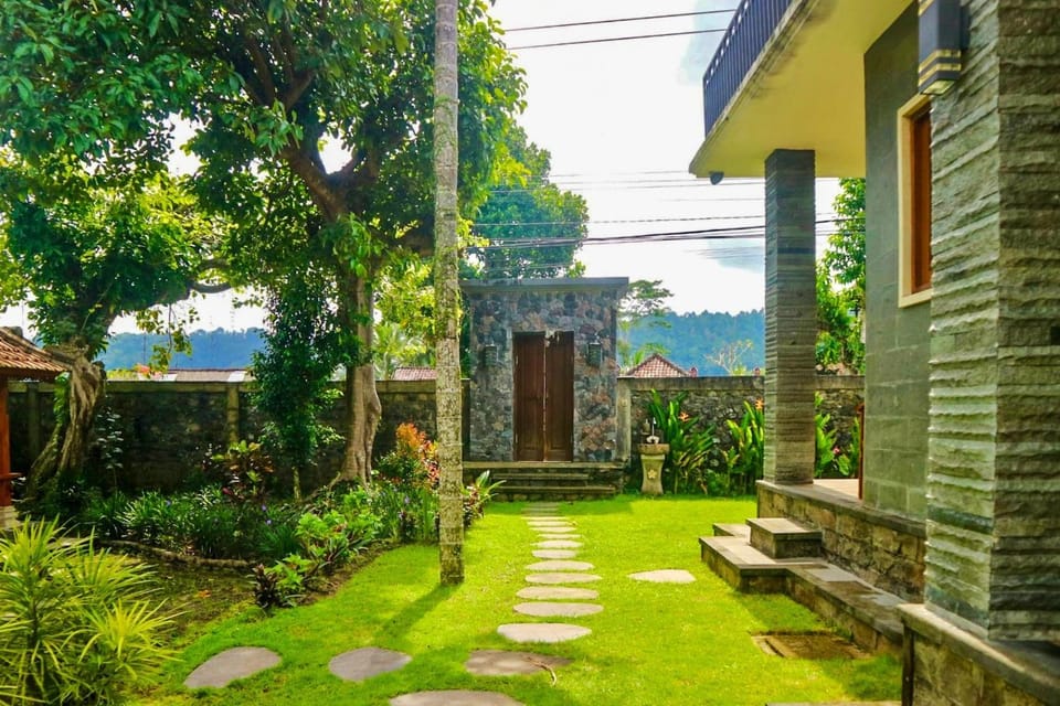Facade/entrance, Natural landscape, Garden, Garden view