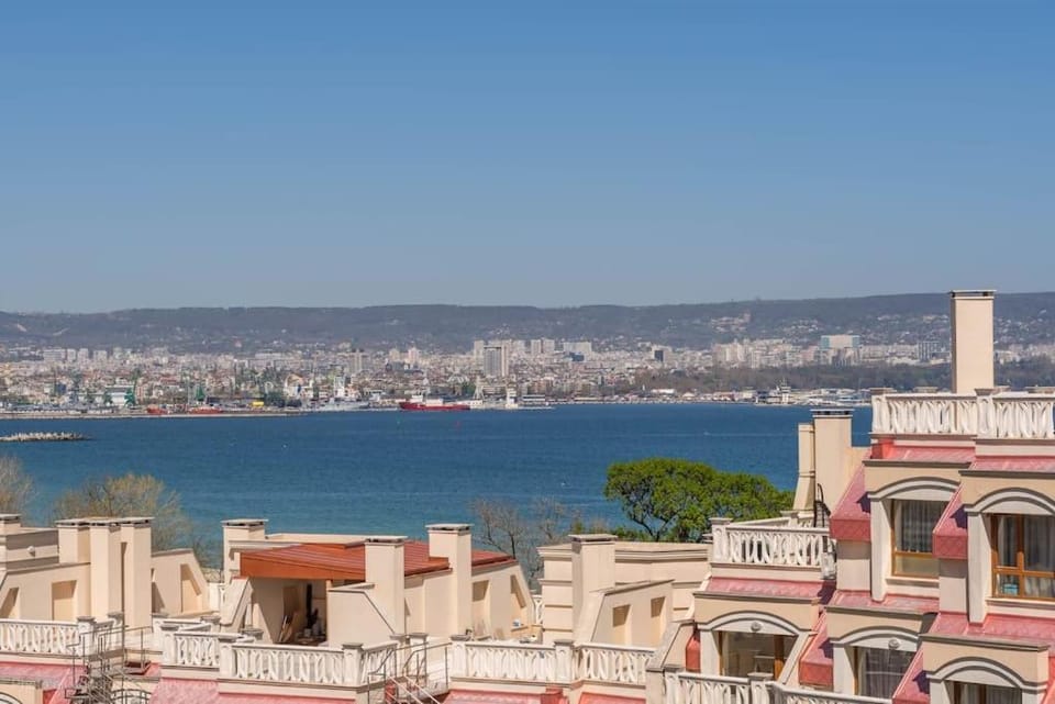 Oceanview Oasis Apartment in Varna