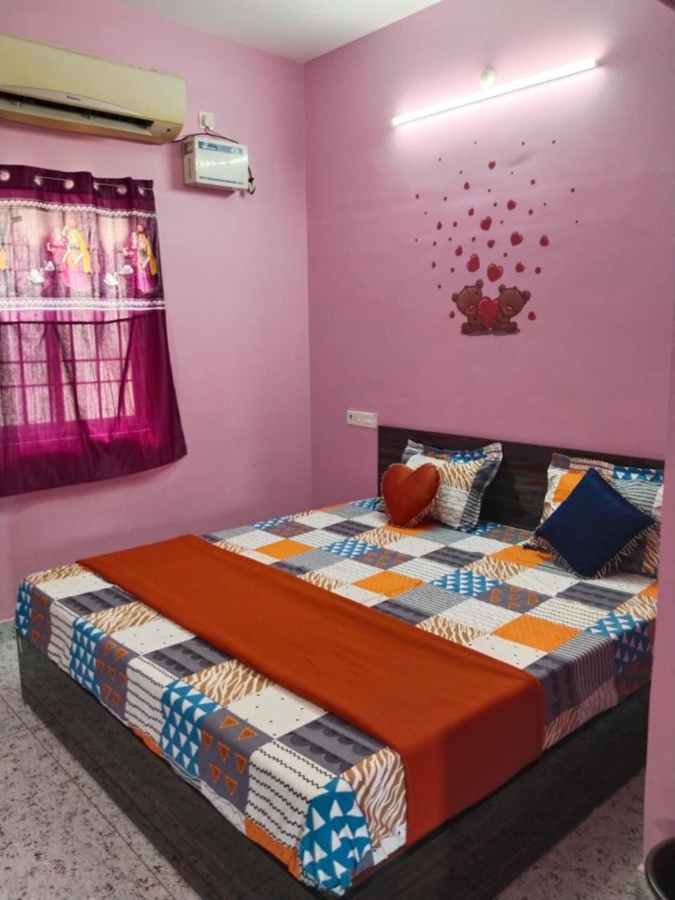 Bed, Photo of the whole room, Bedroom, air conditioner