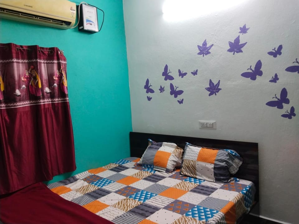 Bed, Photo of the whole room, Bedroom, air conditioner