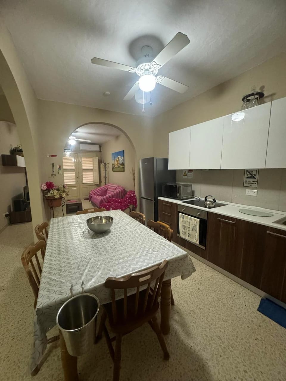 Kitchen or kitchenette, Dining area, fireplace, minibar, pet friendly, stove