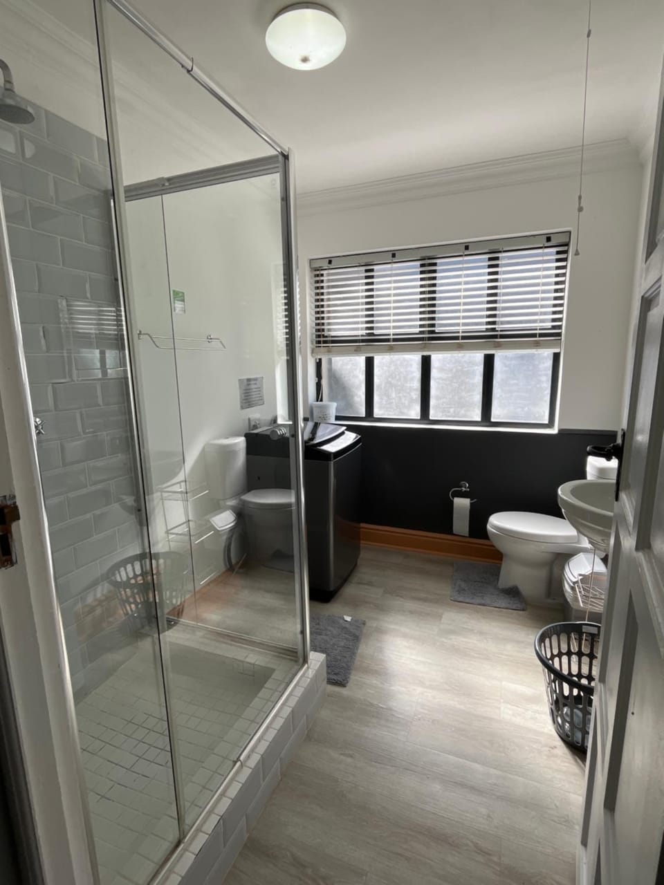 Shower, Toilet, Bathroom, towels, washing machine