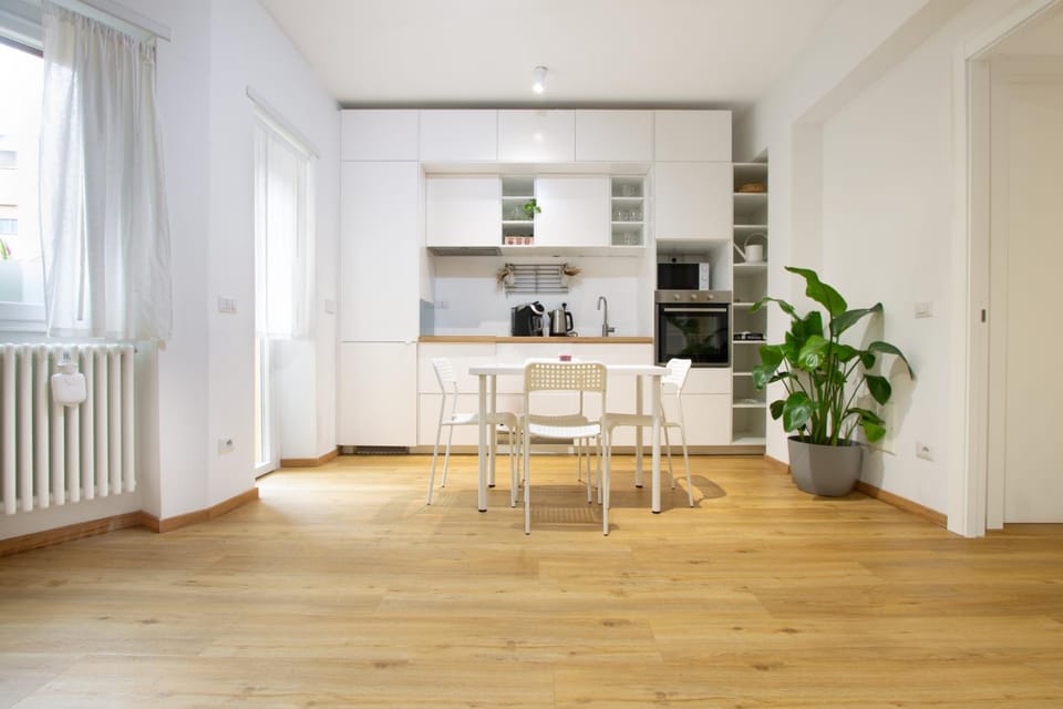 Kitchen or kitchenette, Dining area, stove