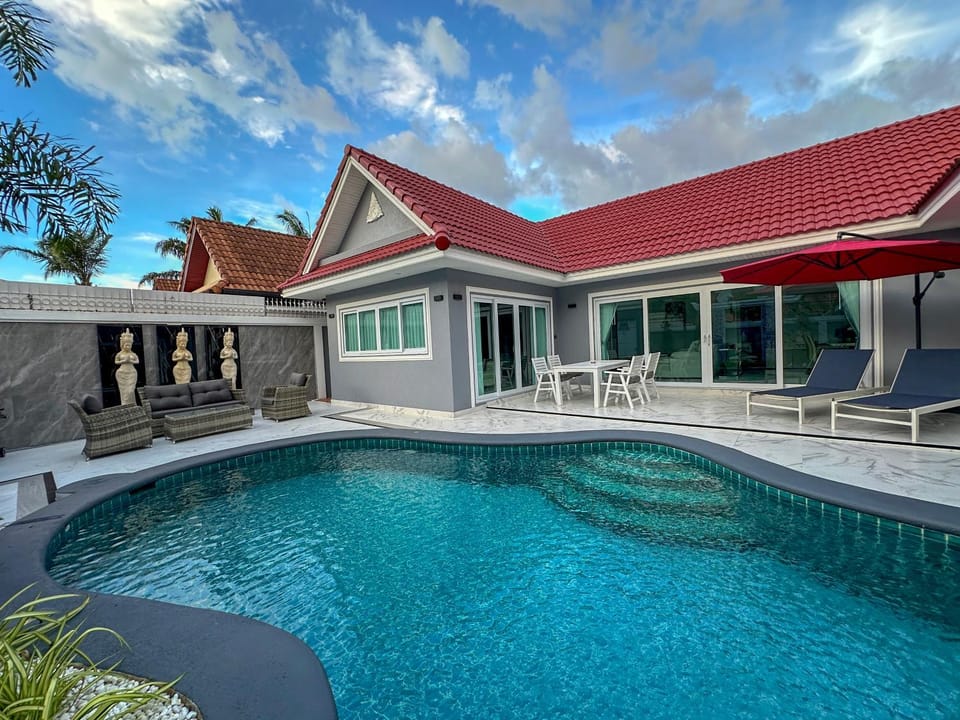 Property building, Seating area, Dining area, Swimming pool, sunbed