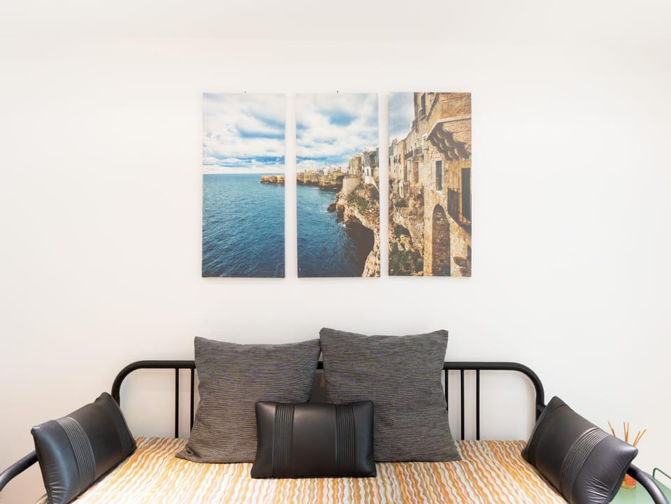 Living room, Decorative detail, Seating area