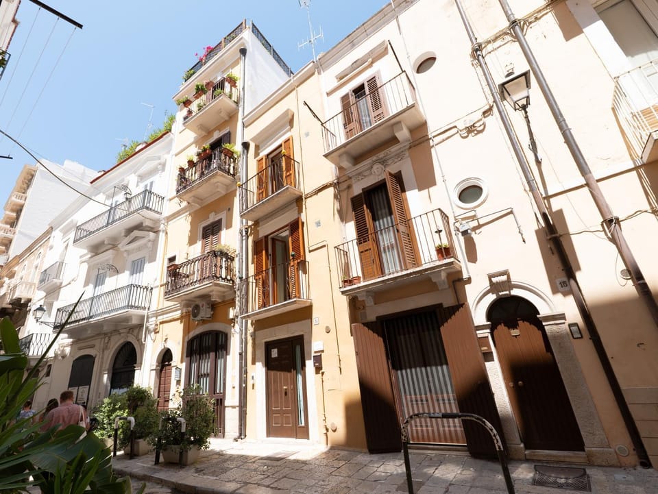Property building, Neighbourhood, Street view, Location
