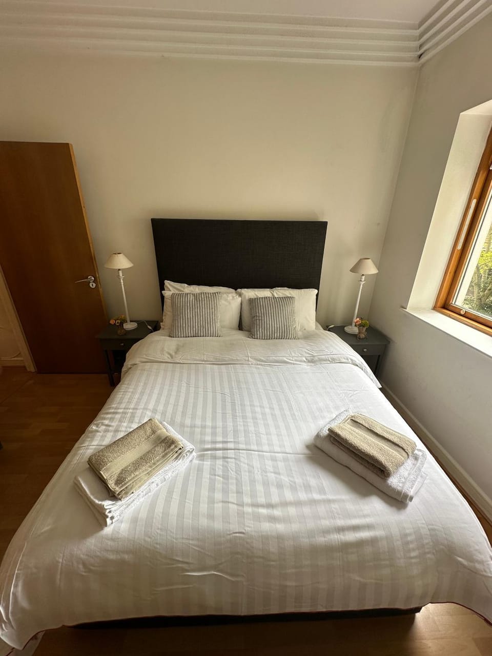Bed, Photo of the whole room, Bedroom, towels