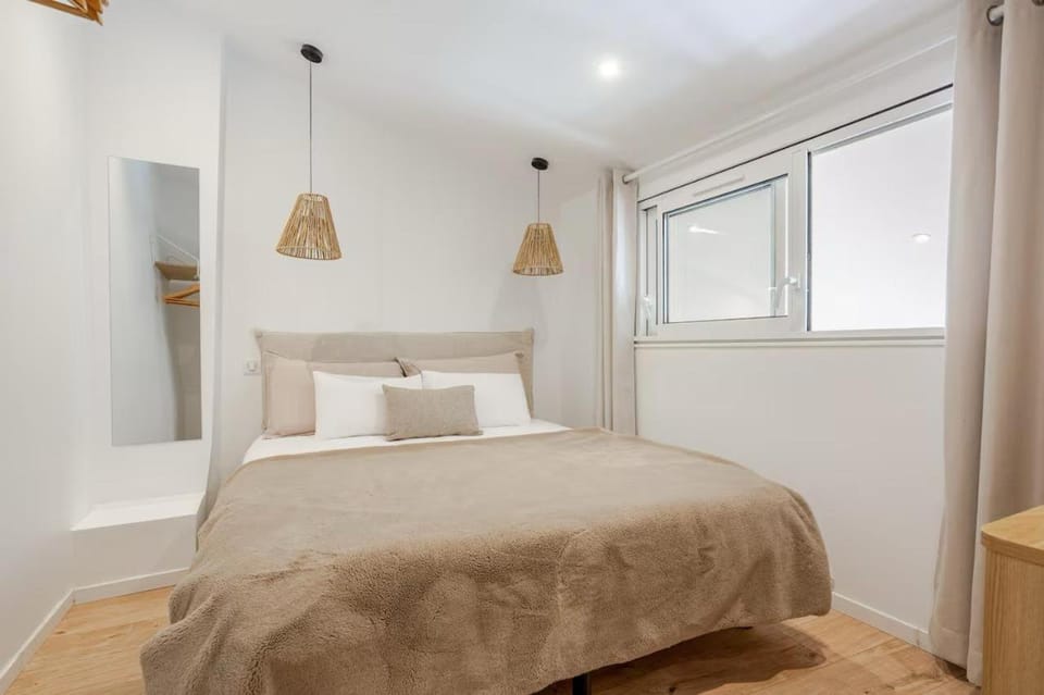 Bed, Photo of the whole room, Bedroom