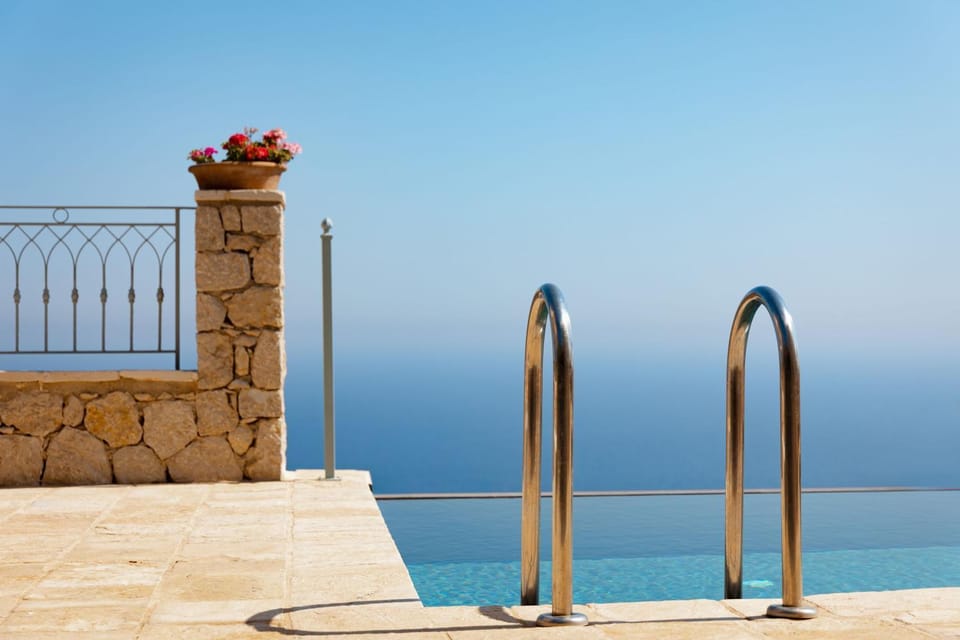 Pool view, Sea view