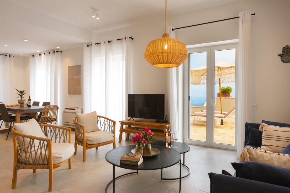 TV and multimedia, Living room, Dining area