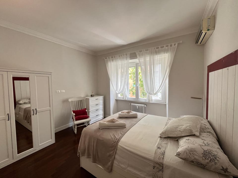 Bedroom, towels, wardrobe, air conditioner