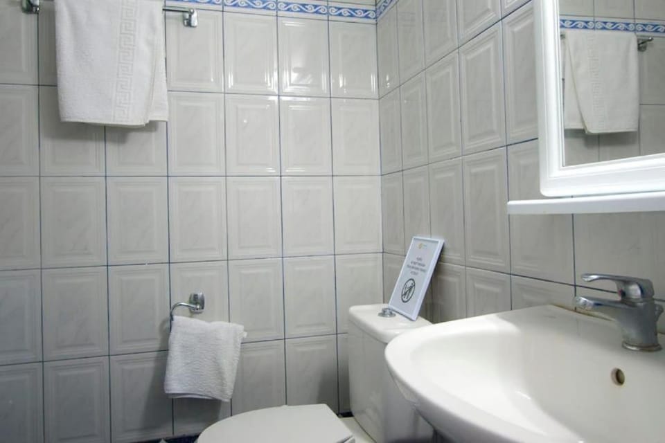 Toilet, Bathroom, towels