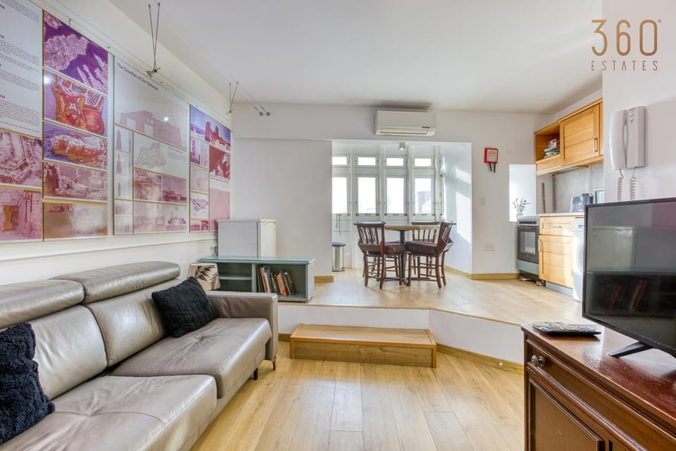 Communal lounge/ TV room, TV and multimedia, Kitchen or kitchenette, Dining area, Evening entertainment, minibar