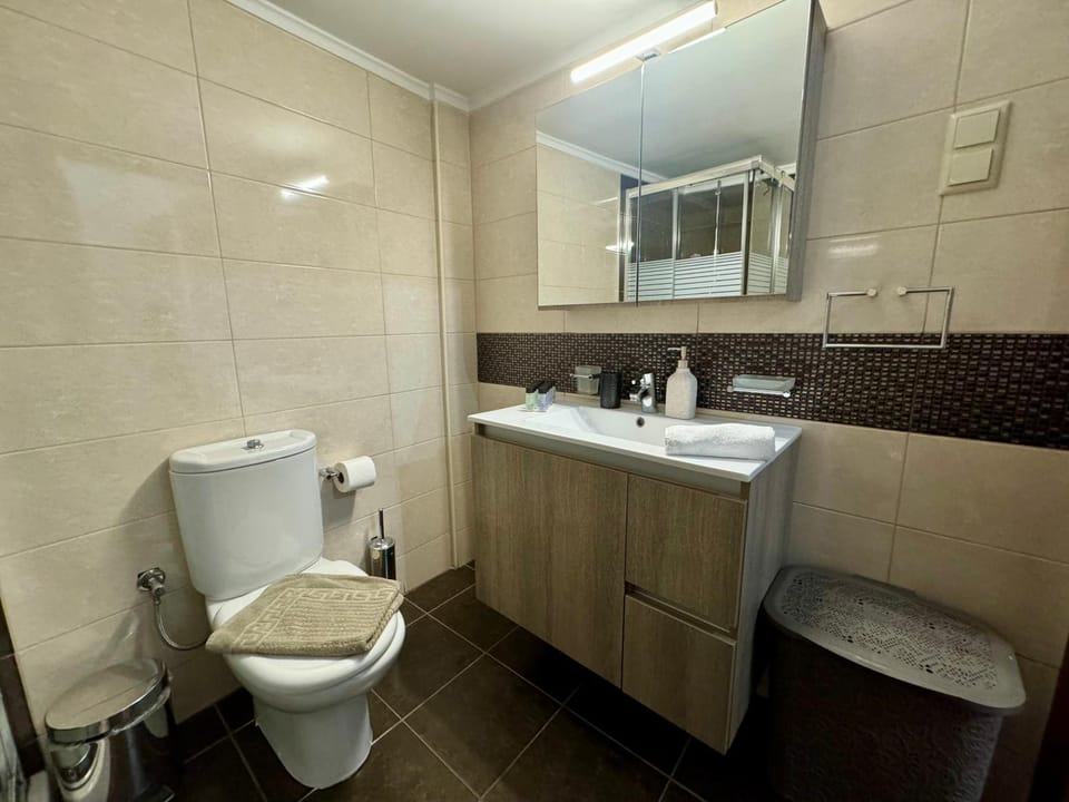 Bathroom, towels