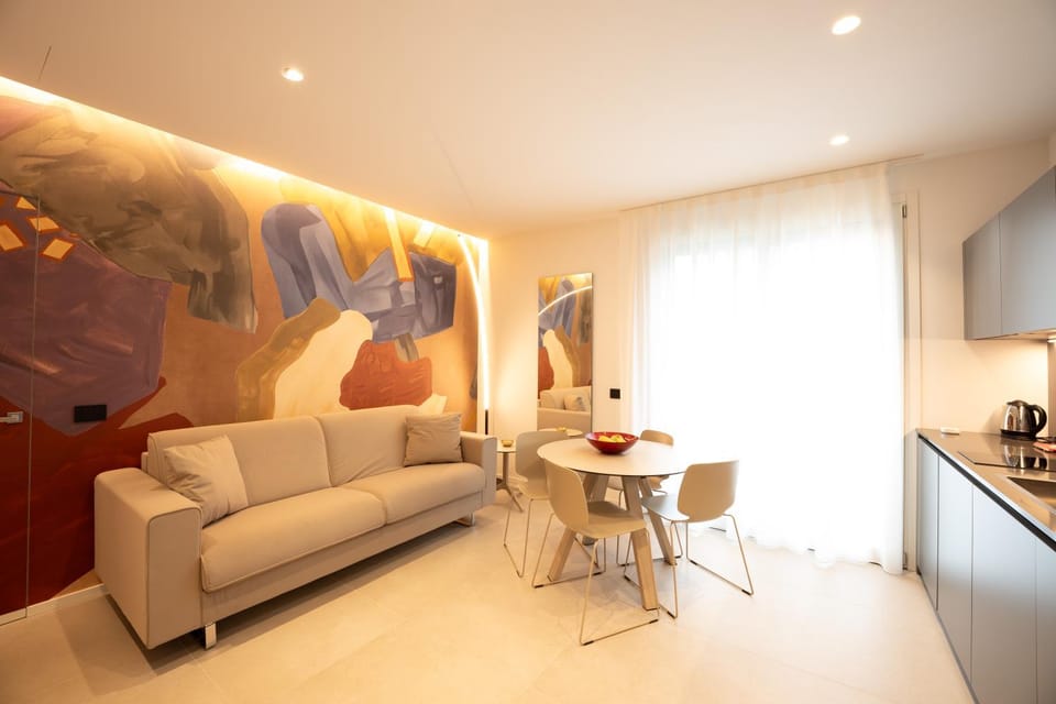 Kitchen or kitchenette, Seating area, Dining area