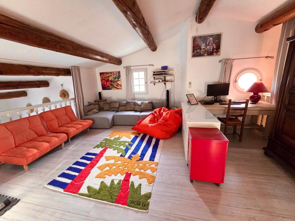 Charmante Maison Piscine Villa in Pont-Saint-Esprit