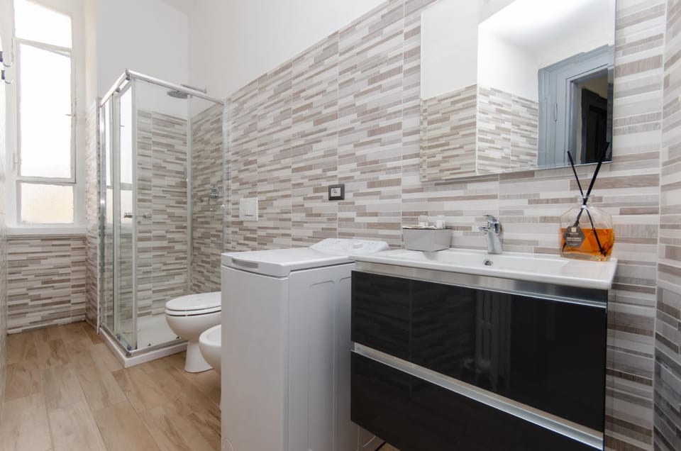 Shower, Toilet, Bathroom, washing machine