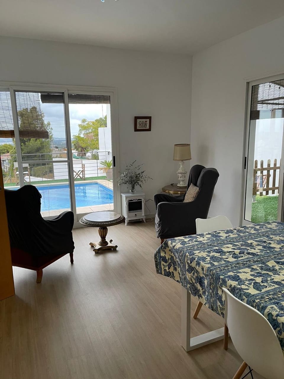 3 Bed Chalet-Pool-Pets-Hot Tub-Parking-Garden Chalet in Valencian Community