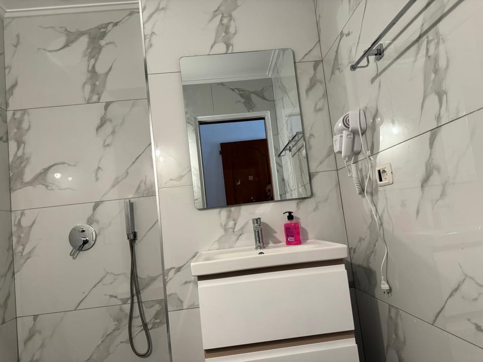Vila Onhezmi Bed and Breakfast in Sarandë