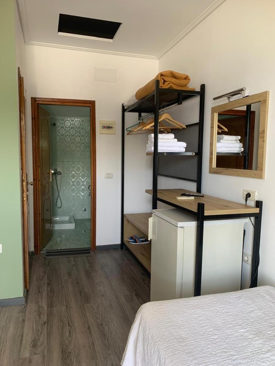 Shower, Bathroom, wardrobe