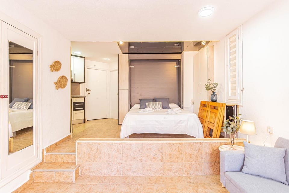 Bed, Photo of the whole room, wardrobe