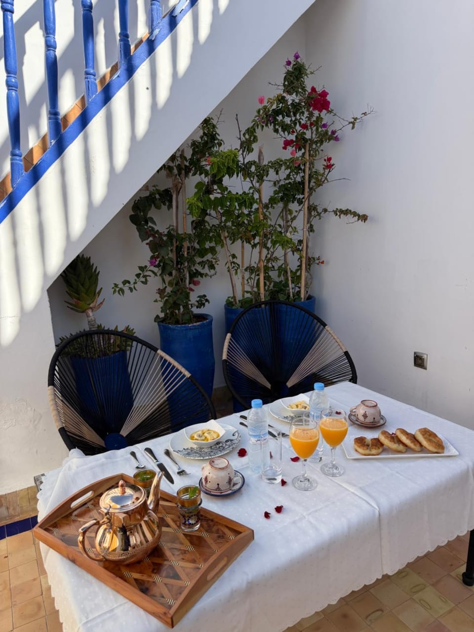 Seating area, Continental breakfast