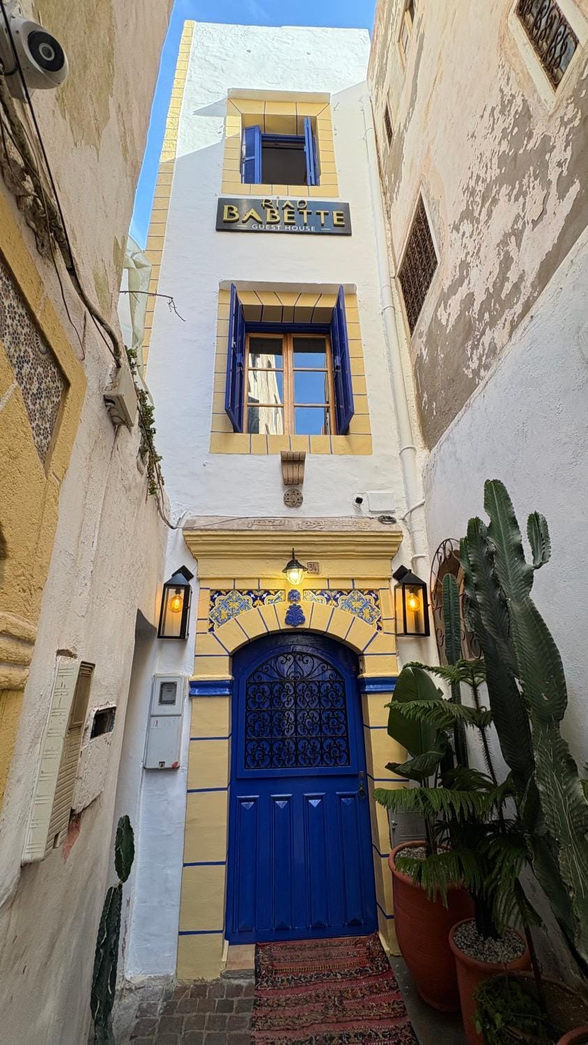 Property building, Facade/entrance, Day