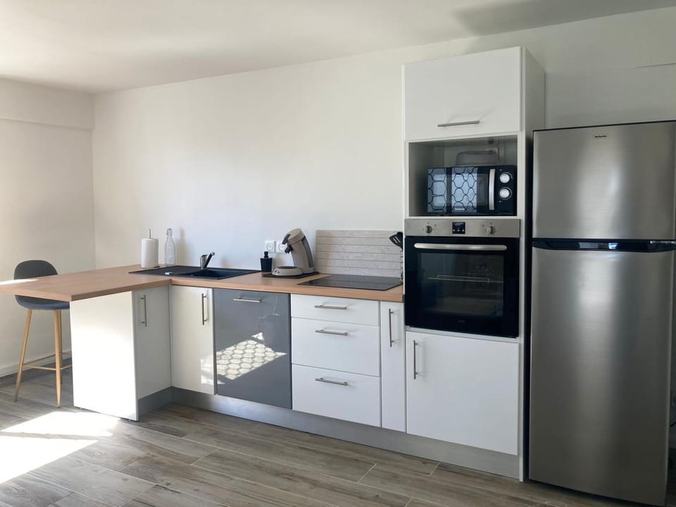 Coffee/tea facilities, dishwasher, washing machine